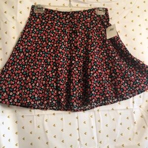 NWT Lush red floral print skirt. Small, 100% rayon